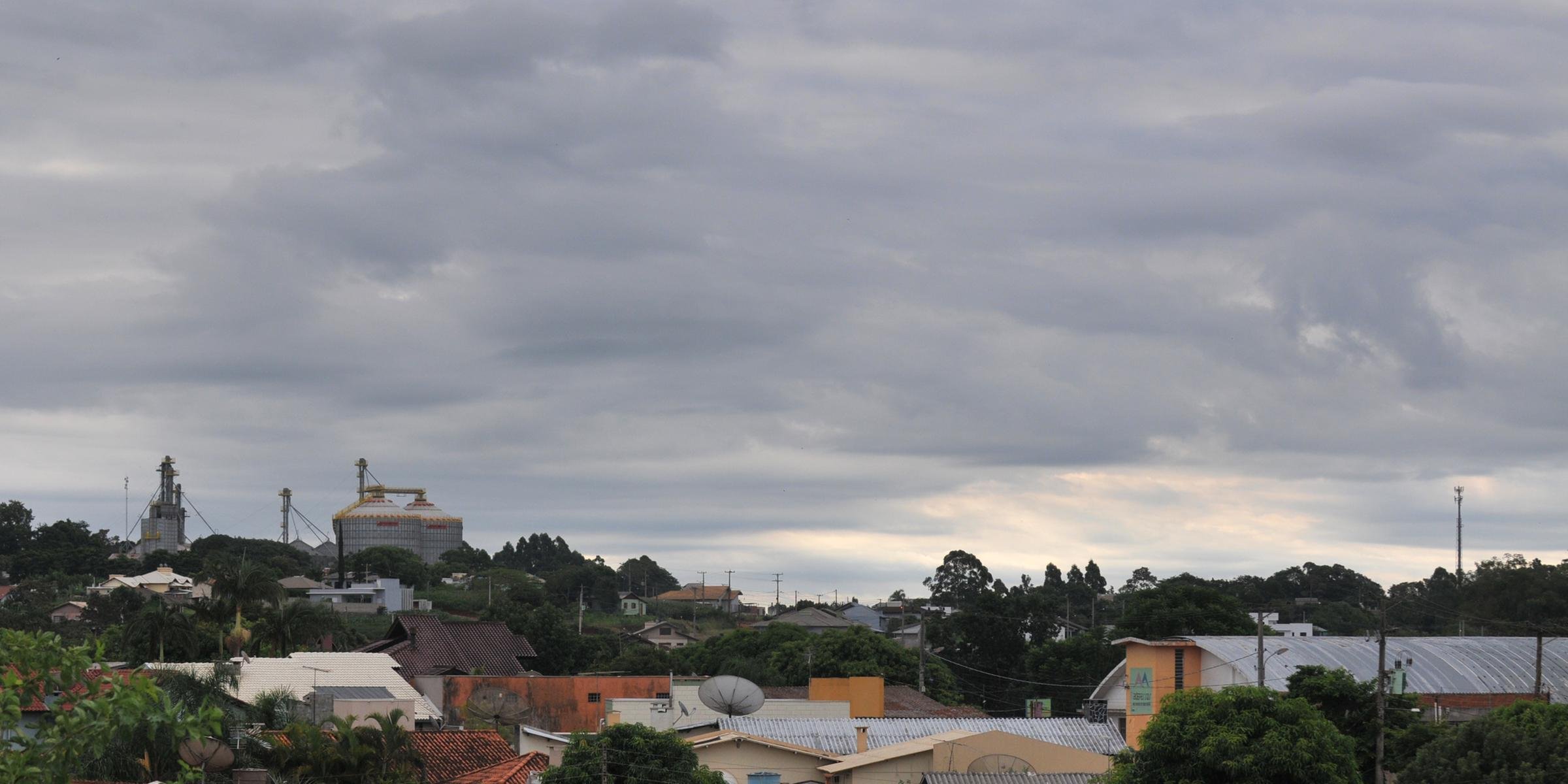 Temperaturas seguem agradáveis, com máximas ao redor dos 27°C O sol chega a aparecer com nuvens em diferentes pontos do Estado, ao menos em parte do dia, nesta segunda-feira. A […]