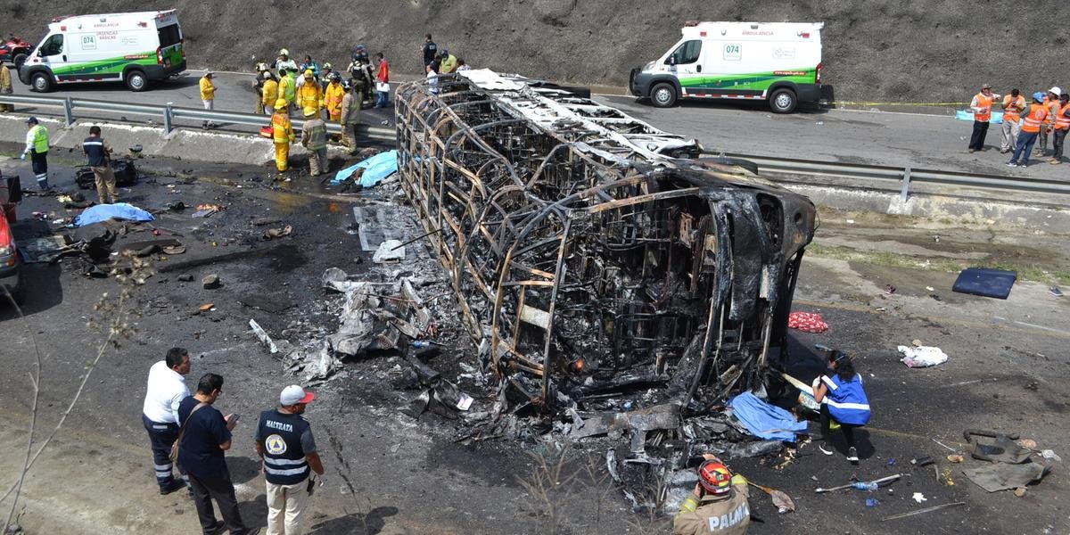 Colisão entre ônibus e caminhão provocou incêndio nos dois veículos no estado de Veracruz Ao menos 21 pessoas morreram nessa quarta-feira quando um caminhão colidiu com um ônibus provocando o […]