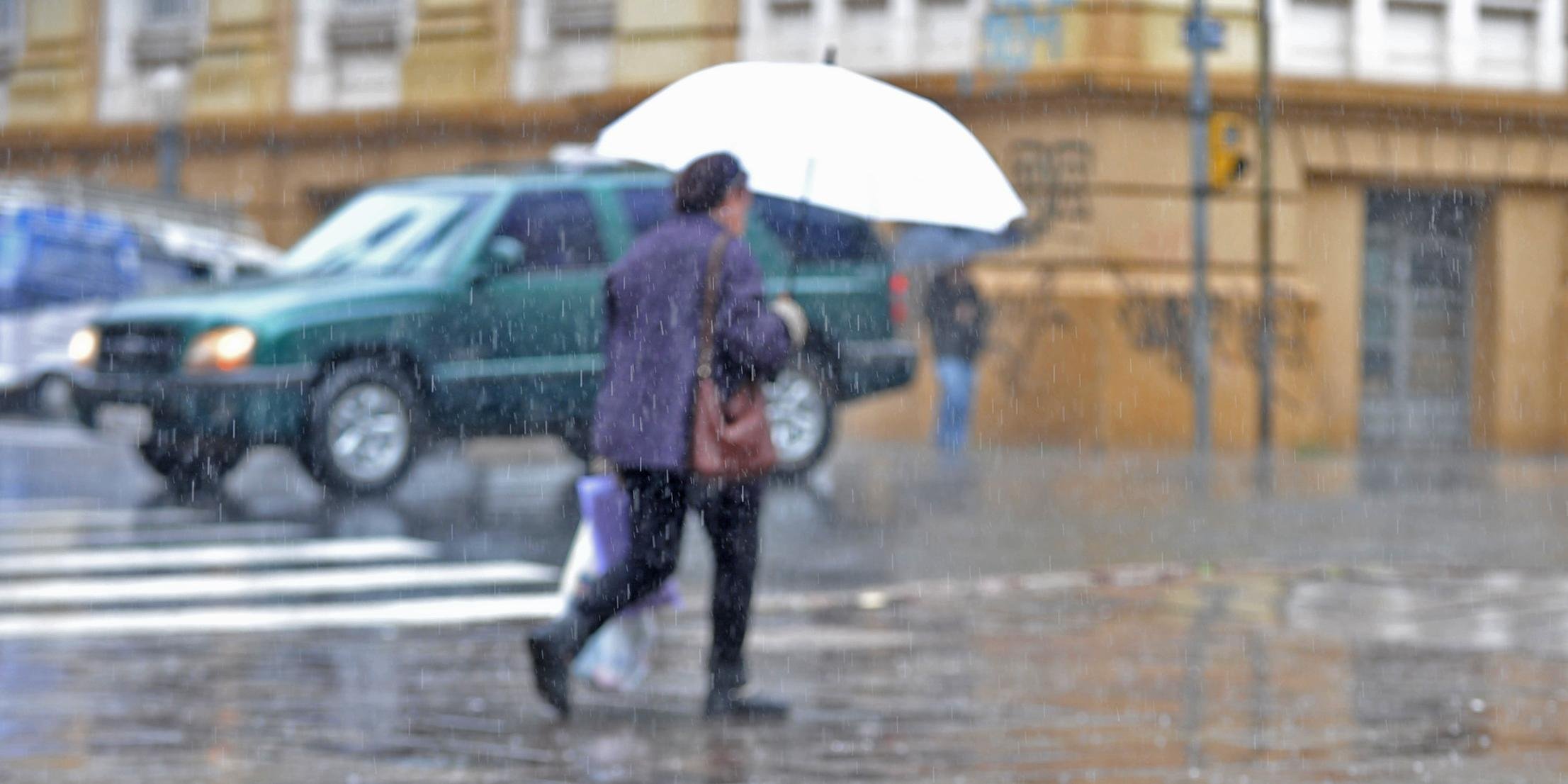 Temperatura pouco varia e deve ficar amena durante o dia Depois de uma quarta-feira de sol, o Rio Grande do Sul volta a receber uma intensa chuva. De acordo com […]