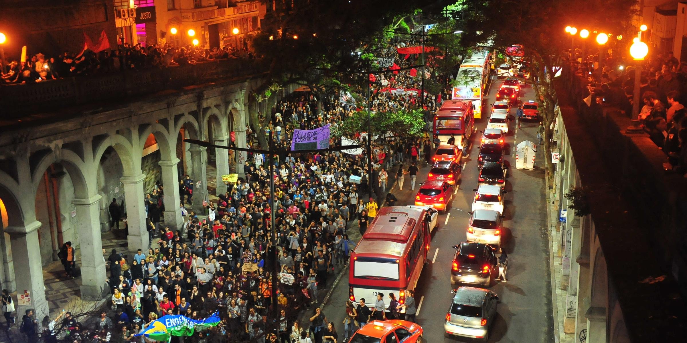 Em Porto Alegre, manifestantes se concentraram na Esquina Democrática depois de uma caminhada pelas principais ruas da Capital * Com informações dos repórteres Jessica Hübler e Carlos Corrêa  Manifestações em […]