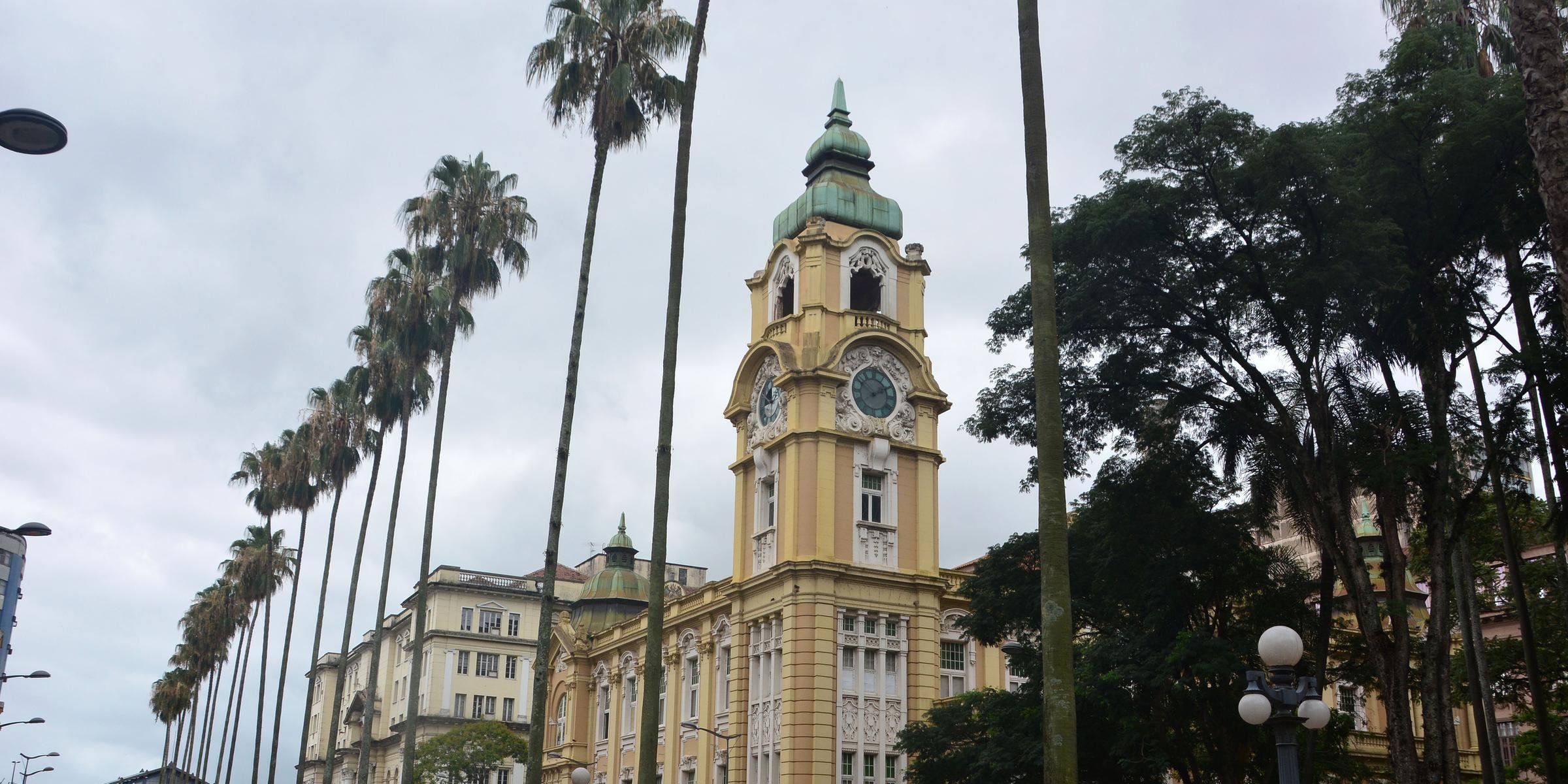 Em Porto Alegre, a temperatura máxima será de 26ºC O sol aparece na maioria das regiões do Rio Grande do Sul nesta segunda-feira. De manhã chove em pontos do Oeste […]