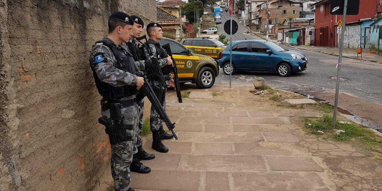 Ocupação da região está sendo feita pela tropa do 1º Batalhão de Choque A Brigada Militar mantém na manhã desta quinta-feira o patrulhamento reforçado na vila Maria da Conceição, no […]