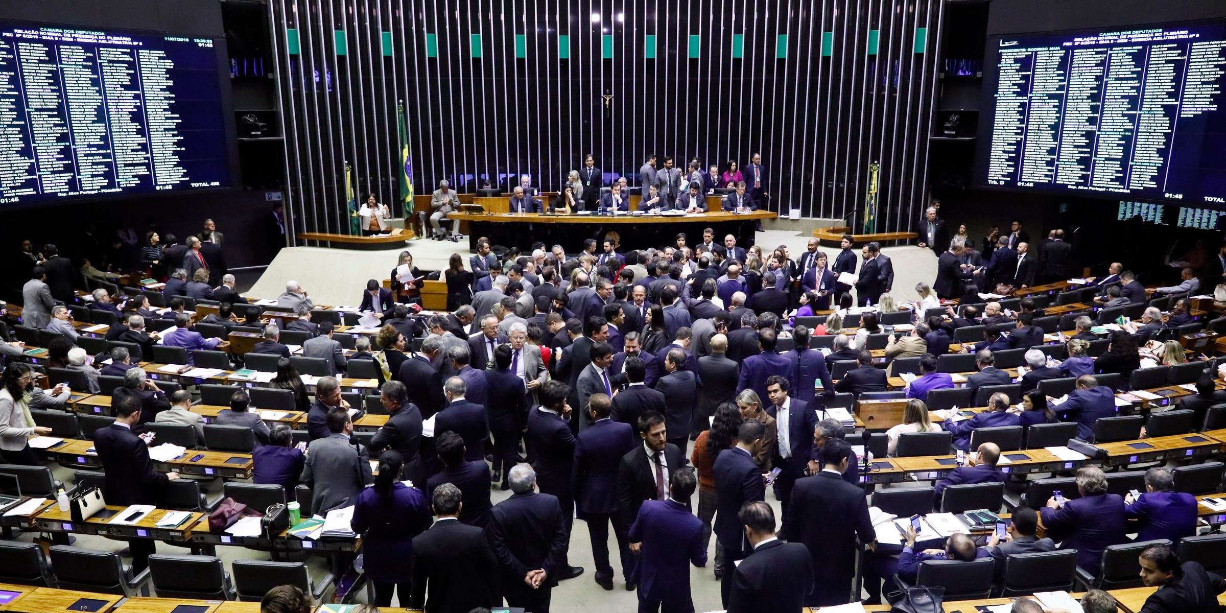 Bancada feminina negociou para que a regra dos dois pontos fosse aplicada a partir dos 15 anos de contribuição para as mulheres O plenário da Câmara dos Deputados aprovou na […]