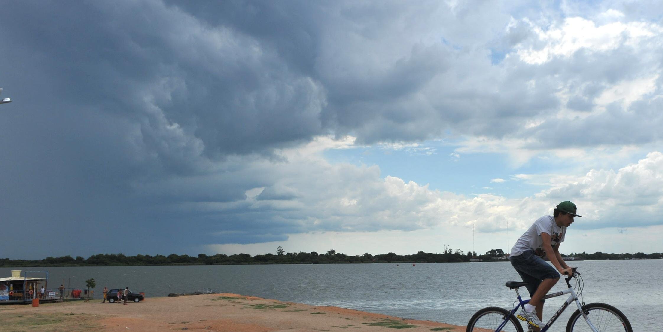 Alguns pontos têm mínimas de um dígito, mas aquece rápido com máximas de 29°C Áreas de instabilidade trazem chuva já cedo, nesta quinta-feira, para o Oeste, pontos do Centro e […]