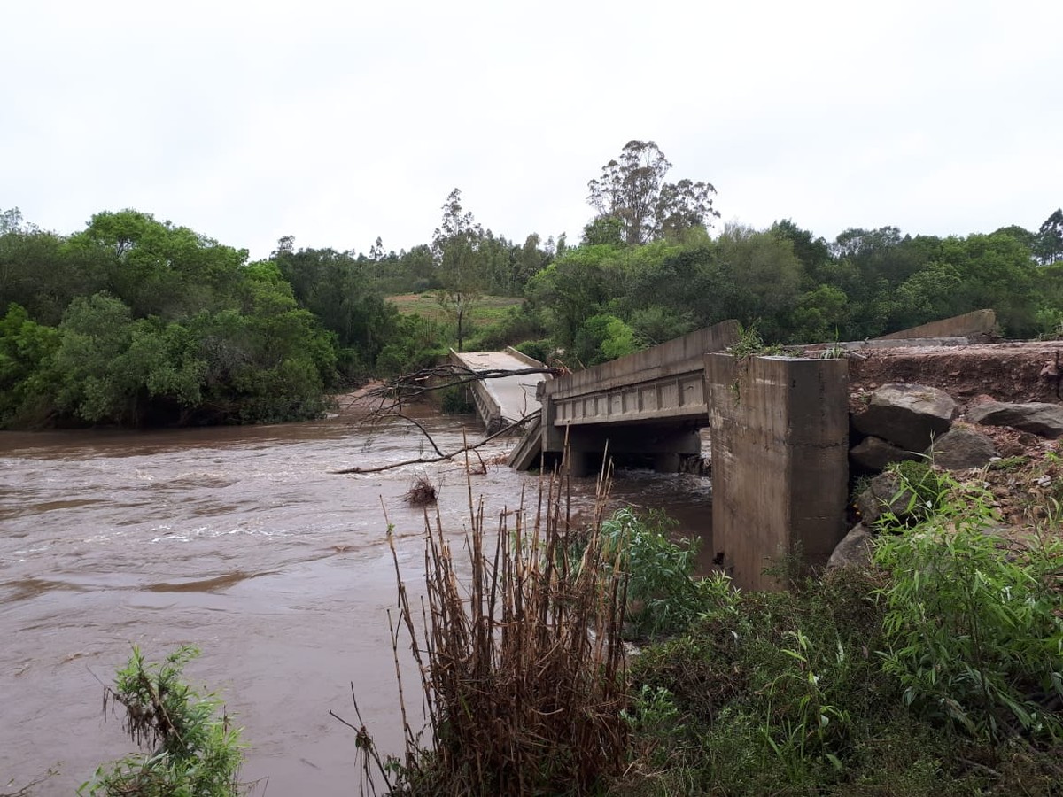 Com a cheia do Arroio Grande, a ponte de concreto que liga Canguçu a São Lourenço do Sul, no Sul do Rio Grande do Sul, caiu na madrugada desta quinta-feira […]