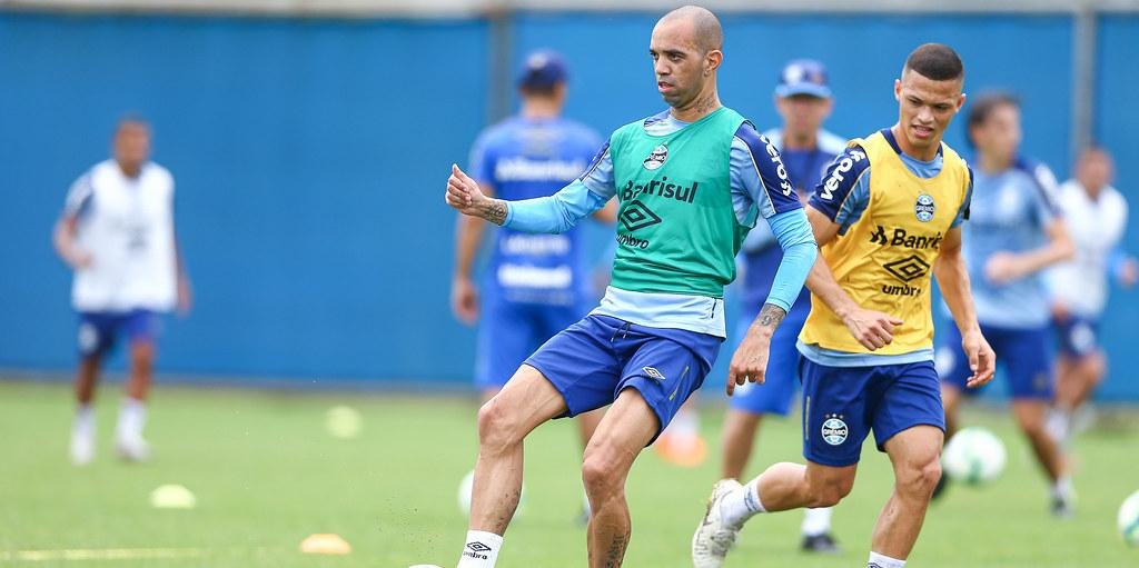 O Grêmio treinou na manhã desta quinta-feira no CT presidente Luiz Carvalho, e o atacante Diego Tardelli concedeu entrevista coletiva após a atividade. O experiente jogador acredita que, se a […]