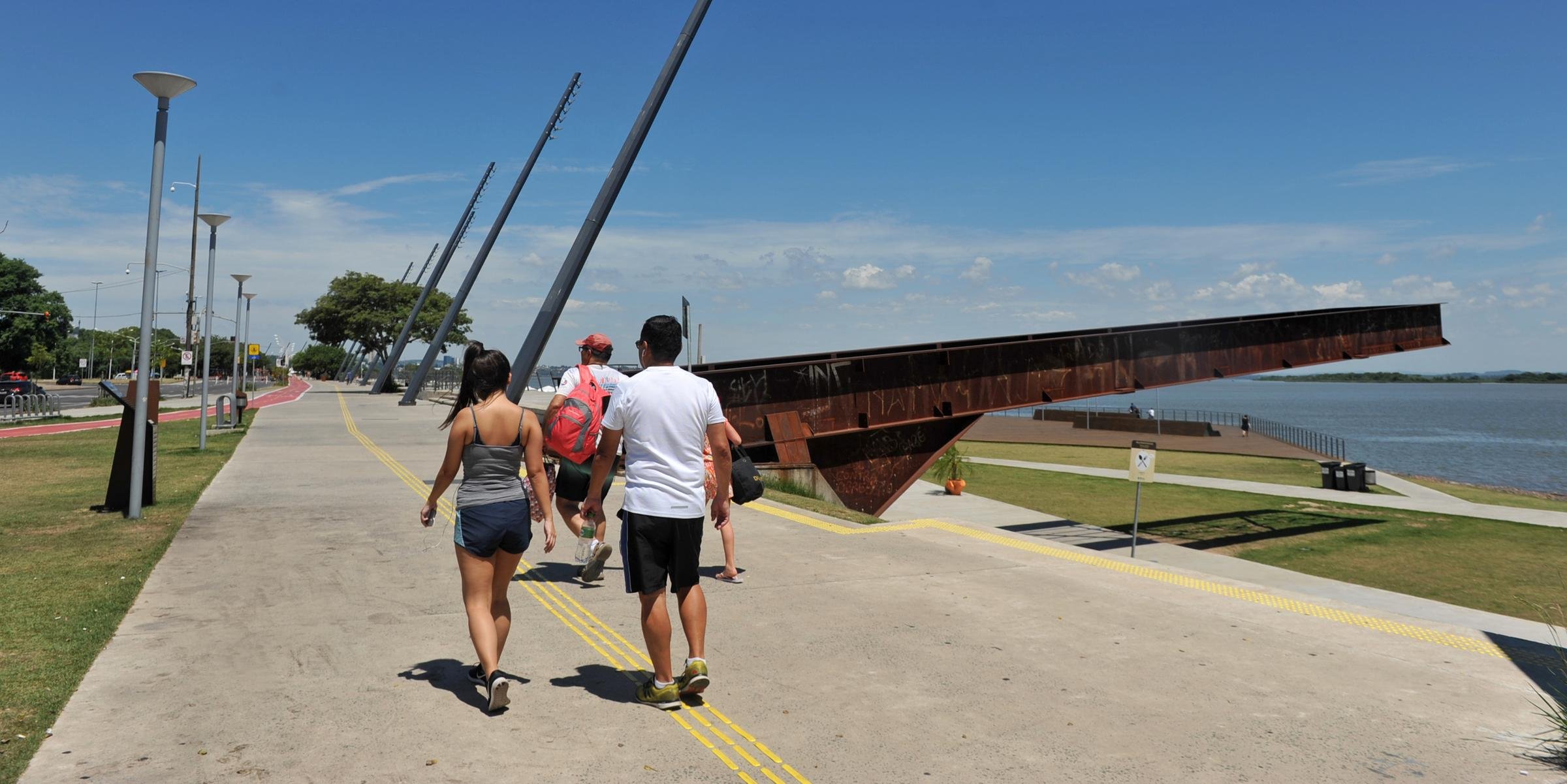 O sol entre nuvens predomina nesta terça-feira no Rio Grande do Sul. O calor permanece na maioria das regiões, mas deve registrar marcas amenas na faixa dos 30ºC. Devido a […]