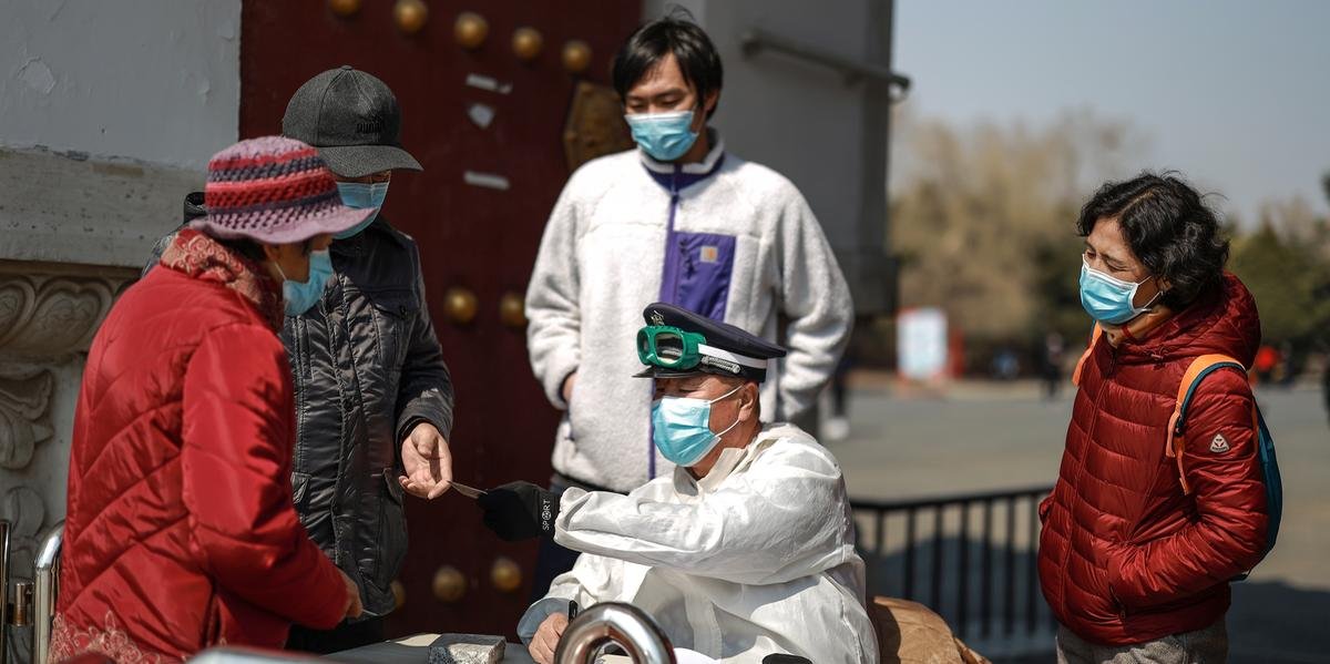 Países estão em uma corrida contra o tempo para encontrar uma maneira de combater o patógeno A China começou os testes clínicos de uma vacina contra o novo coronavírus com […]