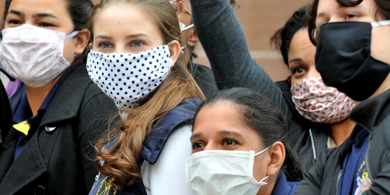 Colocar a máscara no rosto para andar pelas ruas virou rotina para o brasileiro que precisa garantir alguma proteção contra o coronavírus, ao sair de casa. No entanto, a manipulação […]