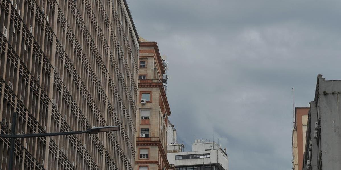 Temperaturas caem, e há chance de chuva isolada no Estado O sol aparece entre nuvens no Rio Grande do Sul nesta sexta-feira. Por conta da circulação de nuvens de um […]