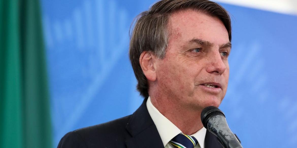 Benefício será repassado por 3 meses a informais, intermitentes e empreendedores individuais. Para mulher chefe de família será de R$ 1,2 mil Mais de 24 horas depois do anúncio da […]