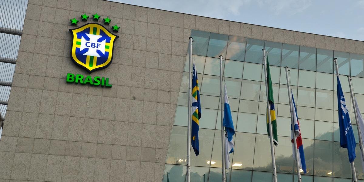 Documento reforça a importância de os clubes seguirem medidas preventivas A CBF divulgou seu “Guia Médico de Sugestões Protetivas para o Retorno às Atividades do Futebol Brasileiro”. O documento foi […]