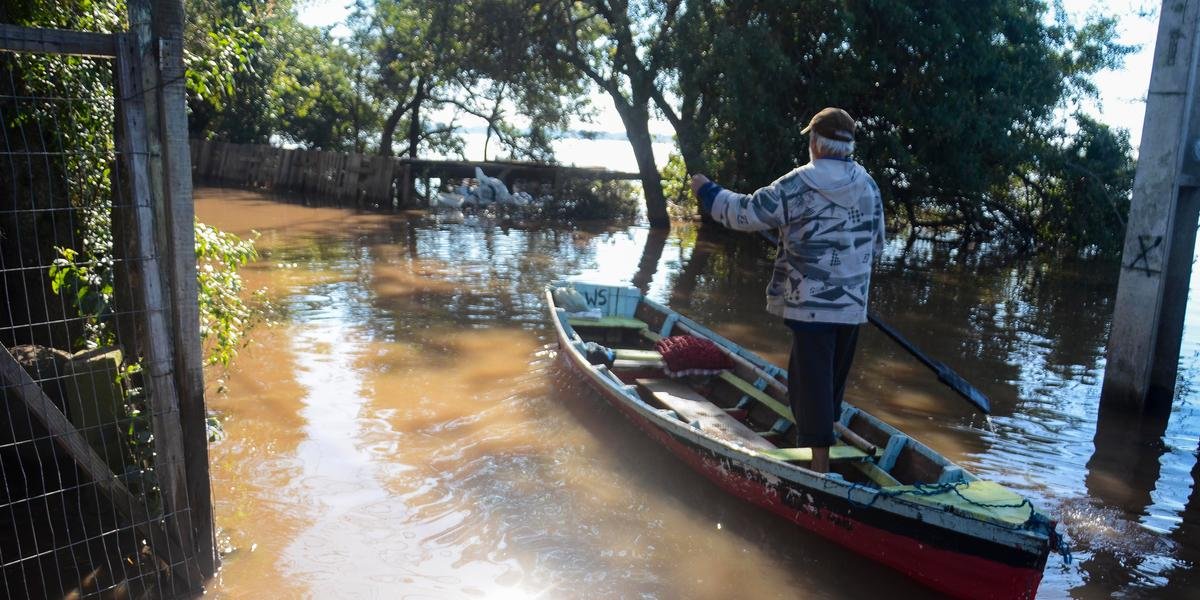 Defesa Civil de Porto Alegre divulgou que o nível do Guaíba atingiu 2,39 metros na estação Cais Mauá Os moradores das ilhas do Arquipélago, principalmente da Grande dos Marinheiros, seguem preocupados […]