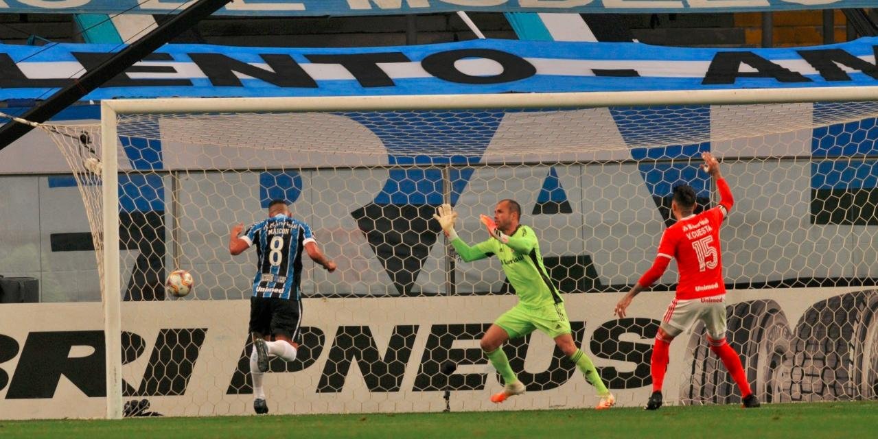 Gols que garantiram vitória do Tricolor por 2 a 0 foram marcados por Maicon e Isaque O Gre-Nal 426 foi movimentado. No retorno a Porto Alegre, uma partida aberta, com […]