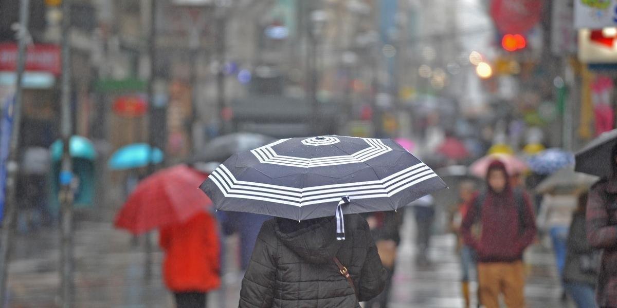 Há risco de temporais isolados de granizo e raios em algumas regiões Uma frente fria muda o tempo e encerra nesta terça-feira a longa sequência de dias de sol e […]