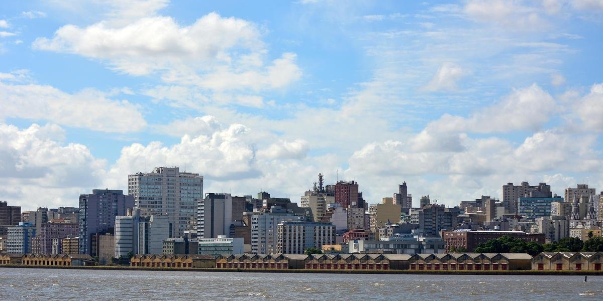 Avanço de ar polar deve provocar onda de frio nos próximos dias O sábado será de muitas nuvens no RS , com chance de chuva em pontos isolados, mas o […]