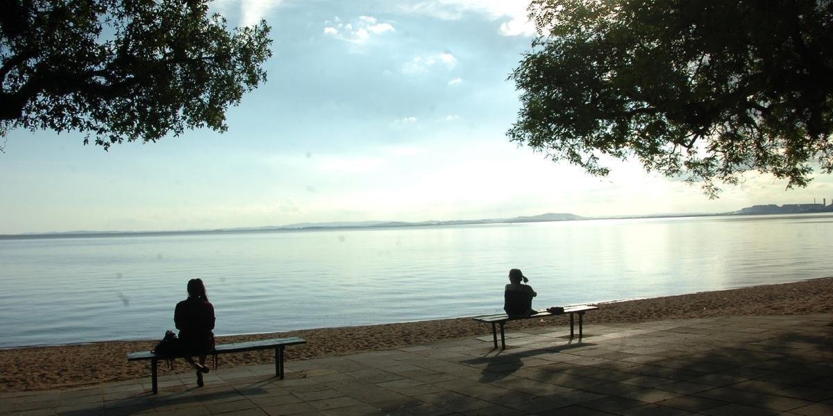 Em Porto Alegre, a mínima deve ser de 10°C e a máxima não passa dos 25°C A temperatura deve subir durante à tarde desta terça-feira no Rio Grande do Sul, […]