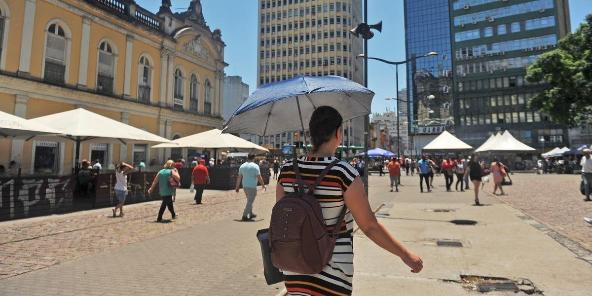 Bolha de temperaturas extremas deve aumentar risco de queimadas intensas, com até 44ºC no centro do país Uma onda histórica de calor deve atingir e provocar temperaturas acima dos 40°C […]