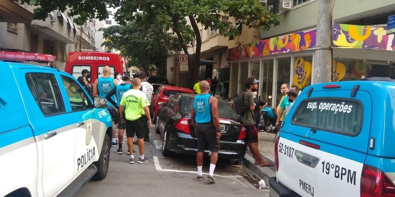 Polícia alega que homem que lançou botijão do 12º andar tem problemas psiquiátricos Um vendedor que passava pela rua Aires Saldanha, em Copacabana (zona Sul do Rio de Janeiro), na […]