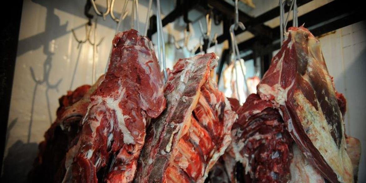 Preços mais caros de alimentos e bebidas pressionaram IPCA-15, principalmente das carnes, do arroz e da batata-inglesa A prévia da inflação atingiu o maior patamar para o mês de novembro […]