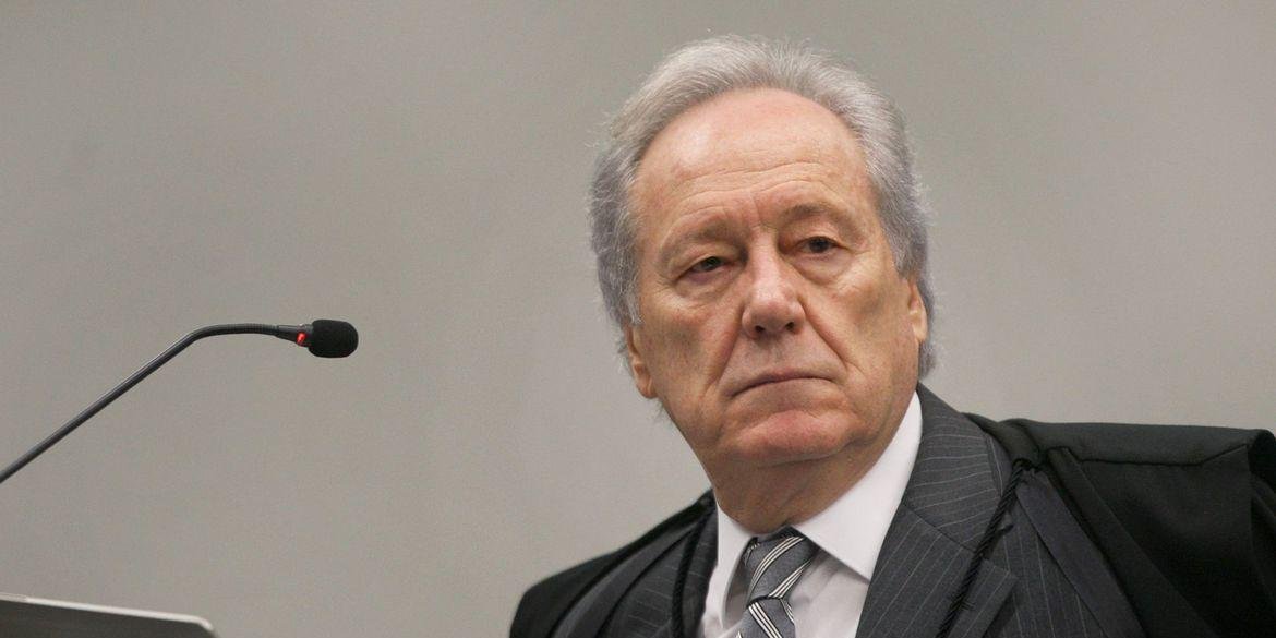 O ministro do STF também deu 48 horas para o governo federal apresentar um plano para resolver o colapso em Manaus O ministro do Supremo Tribunal Federal Ricardo Lewandowski determinou […]