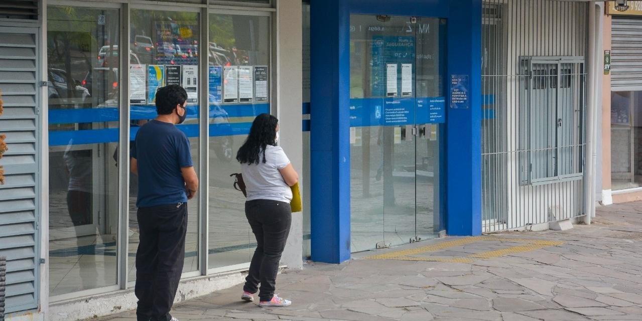 Benefício já está disponível para movimentação pelo aplicativo Caixa Tem e poderá ser sacado a partir do dia 6 de maio A primeira parcela do auxílio emergencial será depositada nesta sexta-feira (8) […]