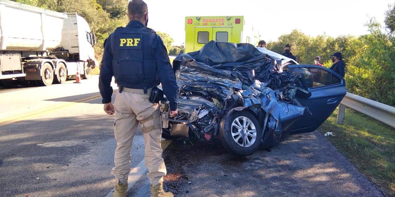 Segundo a PRF, mãe e filho morreram na colisão frontal entre automóvel e caminhão Duas pessoas morreram em um acidente de trânsito ocorrido na manhã desta terça-feira no km 187 […]
