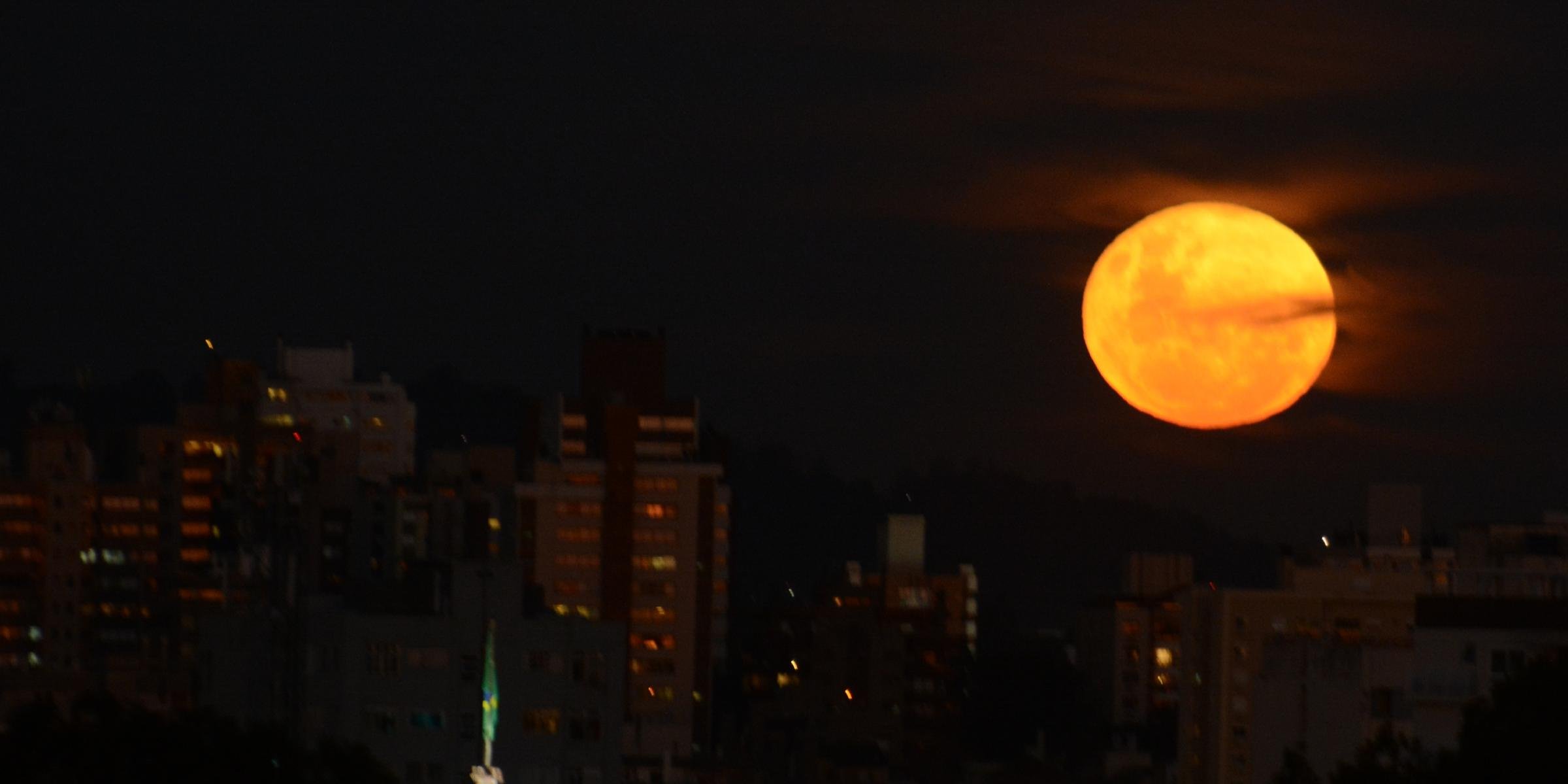 Madrugada gélida foi marcada por eclipse da super Lua nessa quarta Depois de um início de semana gelado, os gaúchos devem ter mais um dia de céu aberto e temperatura […]