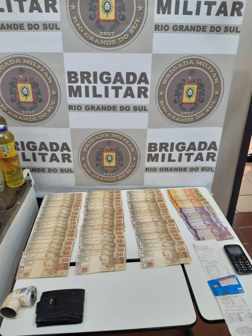 A Brigada Militar de Bossoroca após ter informações que um indivíduo que havia roubado uma residência na noite de sábado, e estaria na posse da senha e do cartão do […]