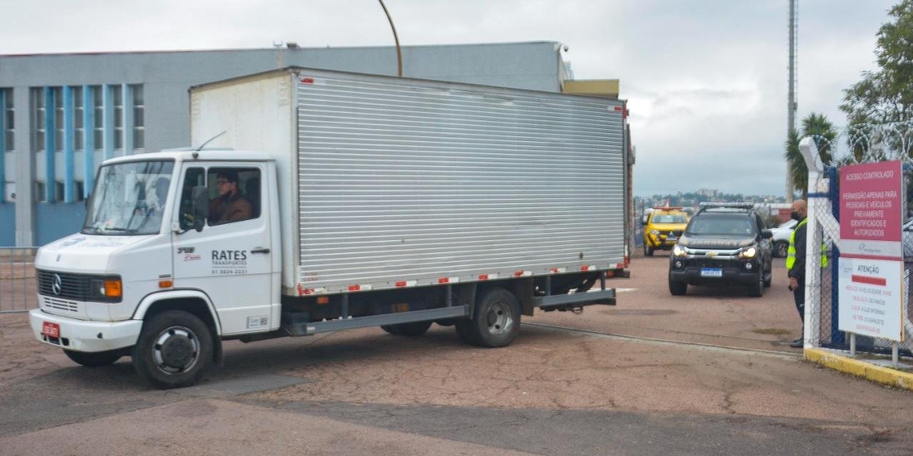Imunizantes ficarão reservados para a conclusão do ciclo vacinal de pessoas que já estão com a primeira dose O Rio Grande do Sul recebeu às 9h30min desta segunda-feira a maior […]