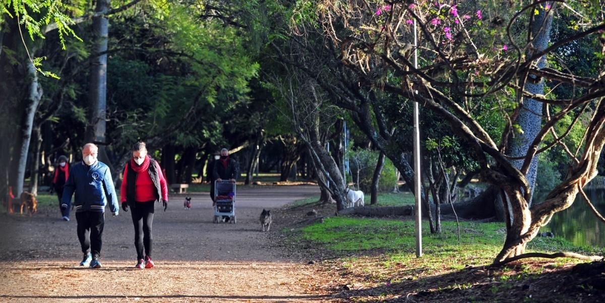 Marcas serão ainda mais gélidas com mínimas de -4ºC A parte mais intensa da massa de ar polar atua nesta terça-feira, sobretudo na madrugada e de manhã, trazendo dia gélido […]