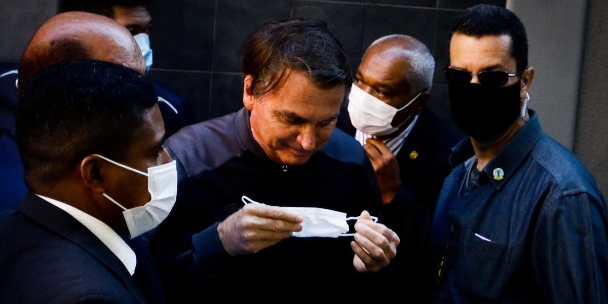 “Querem derrubar o governo, mas só Deus me tira daquela cadeira”, afirmou o presidente, que negou ainda a existência de um gabinete paralelo em seu governo O presidente Jair Bolsonaro […]