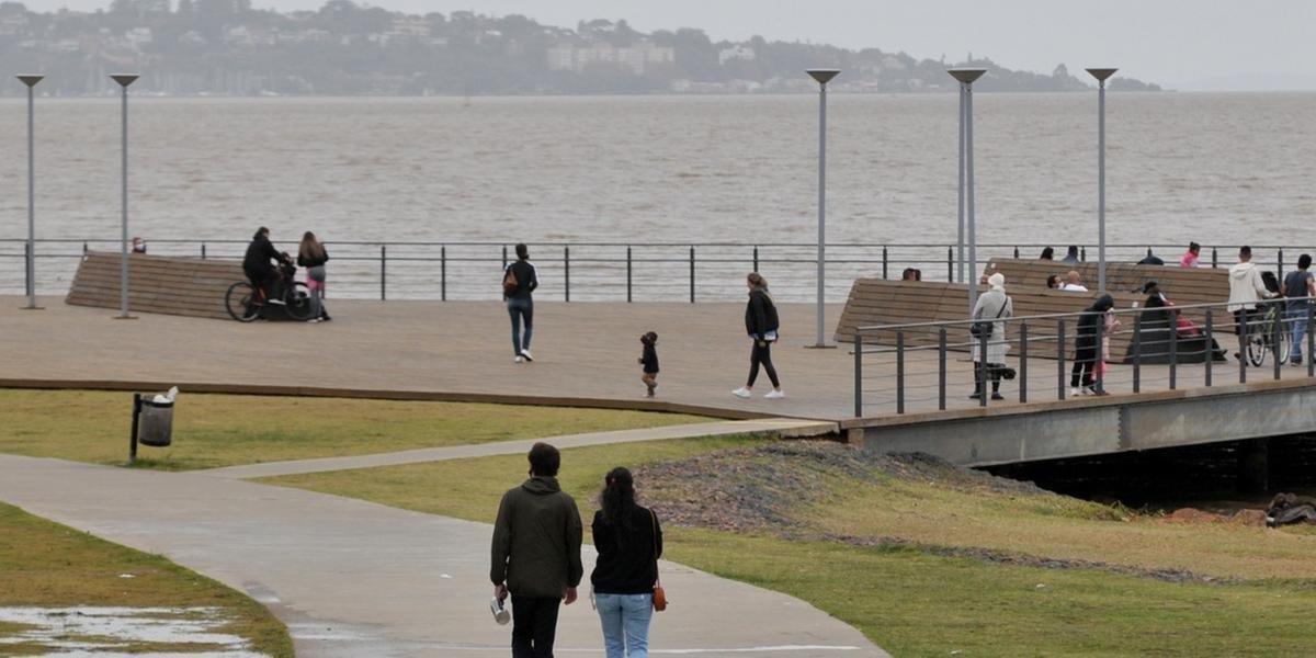 Há risco de temporais localizados Uma frente fria ingressa e modifica o tempo no RS nesta sexta-feira. Pode haver chuva localizada e há risco de temporais no começo do dia […]