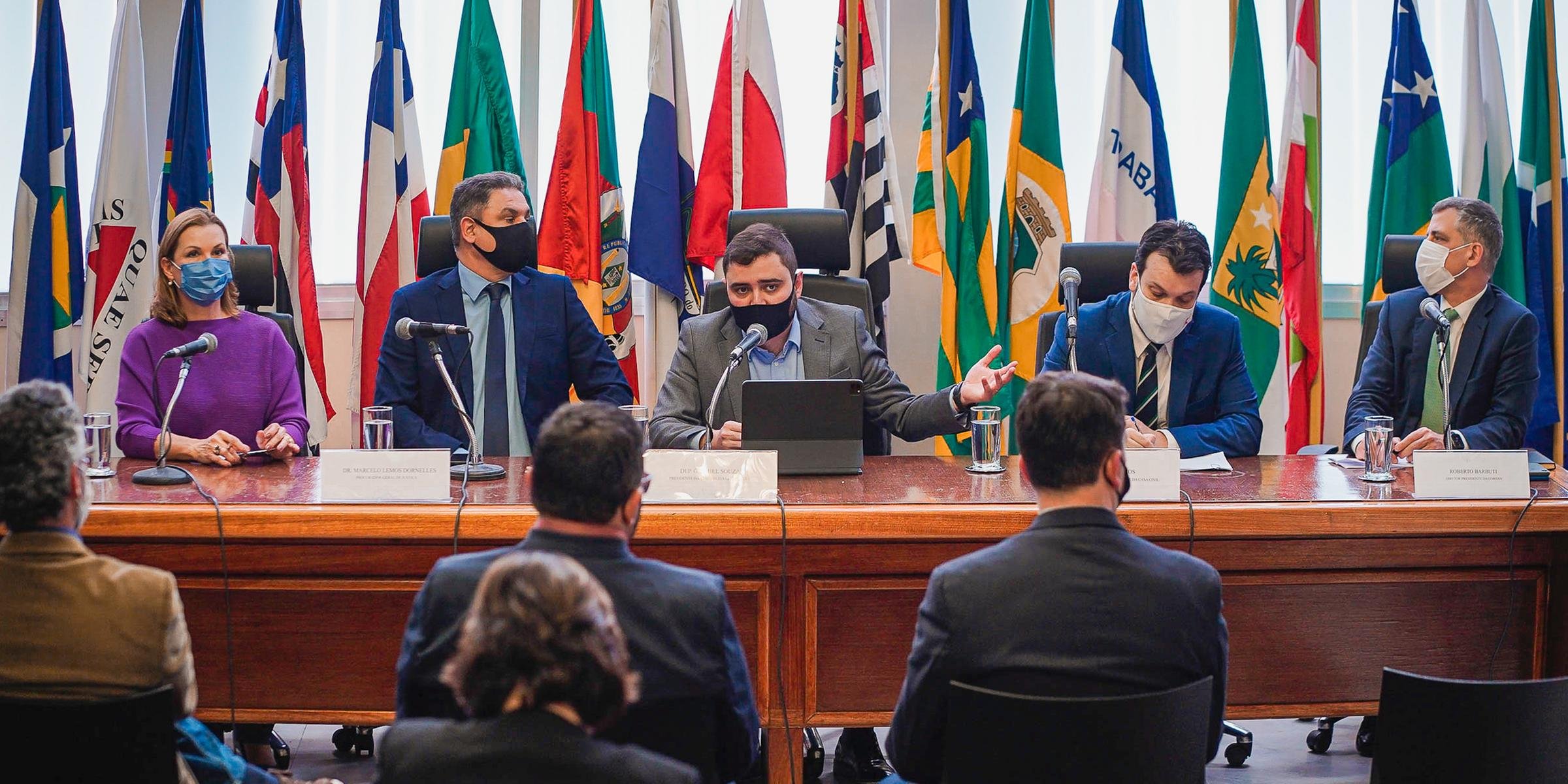 Proposta busca garantir a votação, diante das críticas feitas por gestores O presidente da Assembleia Legislativa, Gabriel Souza (MDB), apresentou na tarde desta segunda-feira uma proposta alterantiva aos dois projetos […]