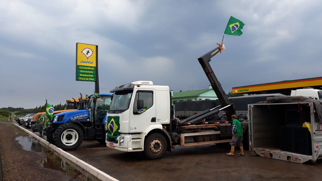 Na terça-feira 07/09, aconteceram no município de Bossoroca manifestos referentes à Mobilização Nacional deste dia. Muitos caminhoneiros, Produtores Rurais e integrantes da comunidade participaram da concentração em frente ao Posto […]