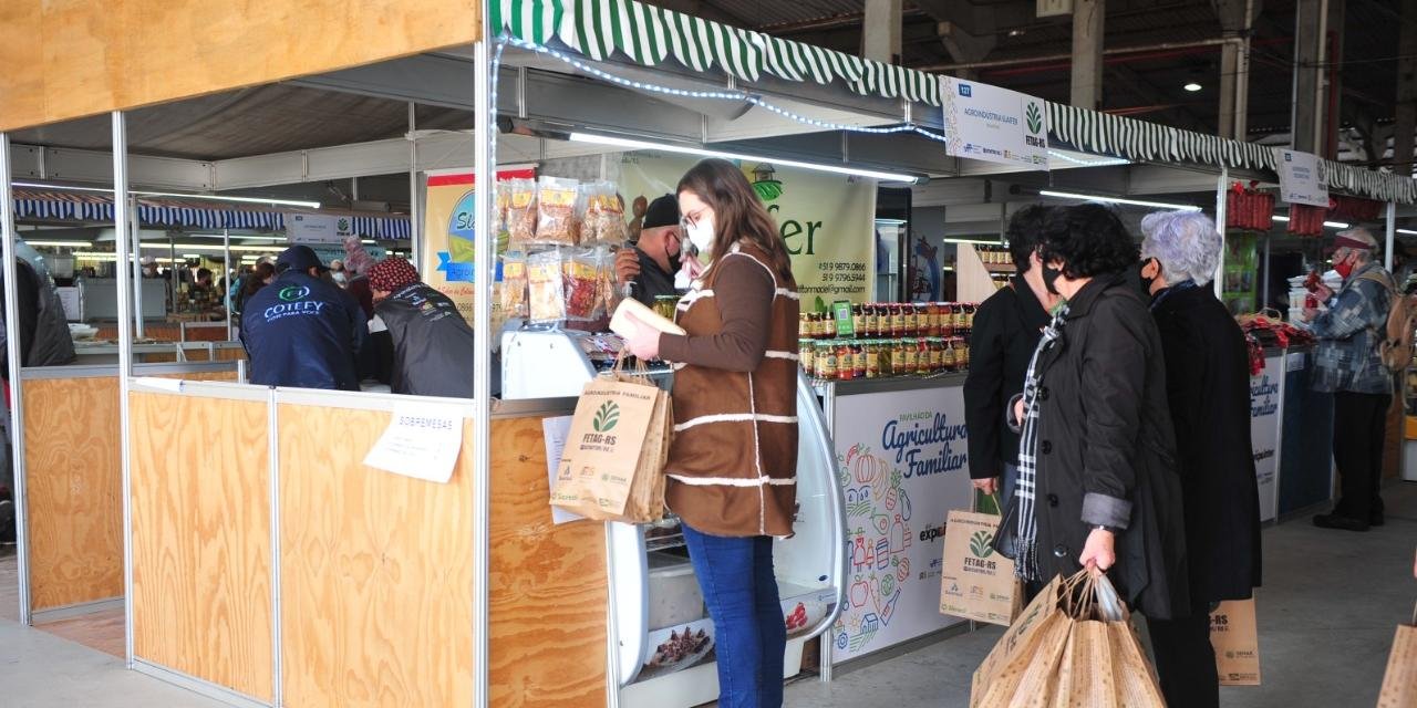 Minas Gerais, Amapá e Rio de Janeiro se fazem presente meio às agroindústrias gaúchas Quem circula pelos corredores do Pavilhão da Agricultura Familiar na 44ª Expointer encontra exemplos de uma […]