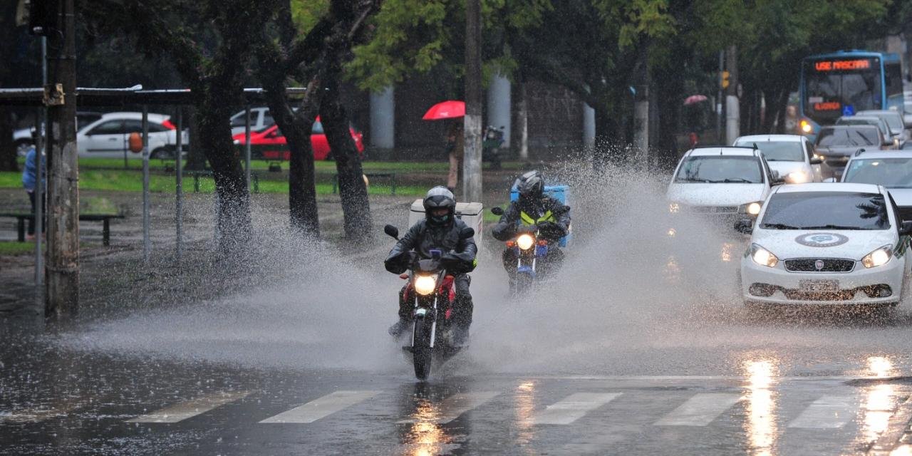 Há risco de granizo localizado, conforme MetSul Meteorologia O sol até aparece em algumas regiões nesta quinta-feira, mas a instabilidade predomina e, com a volta da chuva, há risco de […]