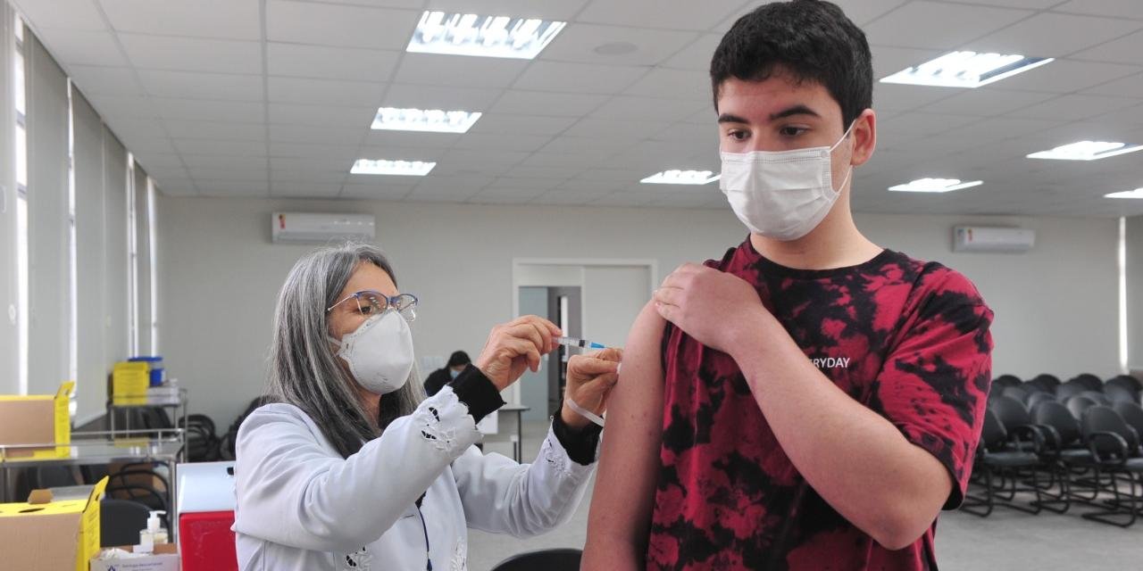 Pasta havia suspendido a vacinação de jovens de 12 a 17 anos sem comorbidades O Ministério da Saúde recuou e decidiu retomar a vacinação os adolescentes de 12 a 17 […]