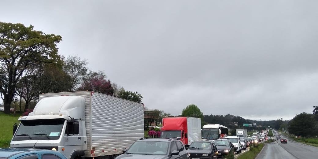 Ao menos duas rodovias tiveram trânsito momentaneamente interrompido durante esta quarta-feira Durante a quarta-feira, grupos de caminhoneiros seguiram com manifestações em rodovias da região da Serra do Estado. No km […]