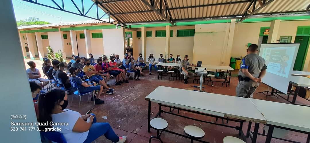 Na manhã de quarta -feira (24)os soldados Jonas e Fumaco da Brigada Militar de Bossoroca  estiveram na Escola Professora  Haidée Nascimento deste município, realizando uma palestra referente a Semana Maria […]