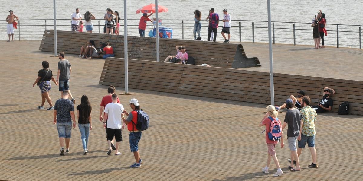 Porto Alegre deve ter mínima de 18°C e máxima de 32°C O sol aparece com nuvens na maior parte do Rio Grande do Sul durante esta segunda-feira, mas se espera […]