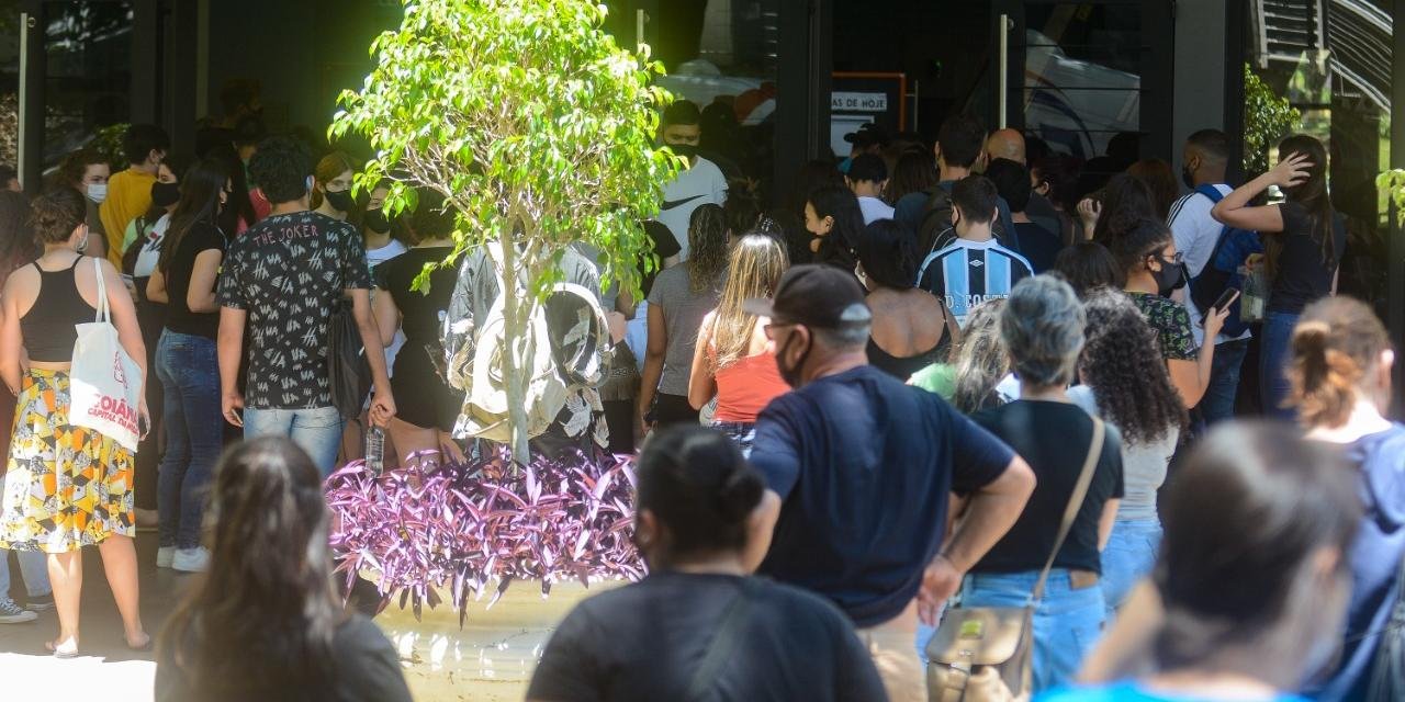 Dado foi divulgado neste domingo pelo Inep, após provas de Linguagens, Ciências Humanas e a redação O primeiro dia de provas do Enem (Exame Nacional do Ensino Médio), realizado neste domingo teve […]