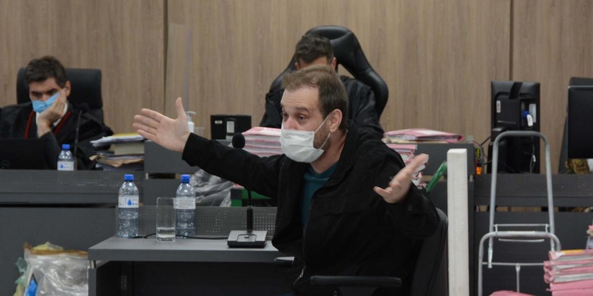 Impasse surgiu a partir da decisão do ministro que suspende Habeas Corpus preventivo A defesa de Elissandro Spohr, um dos quatro réus do júri popular pelo incêndio da boate Kiss, decidiu […]
