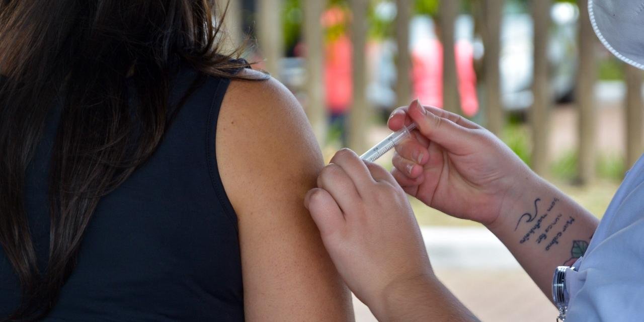 Quarta dose será feita quatro meses após aplicação da terceira dose da vacina A Secretaria Estadual de Saúde (SES) confirmou, nesta quarta-feira, a aplicação da quarta dose da vacina contra […]