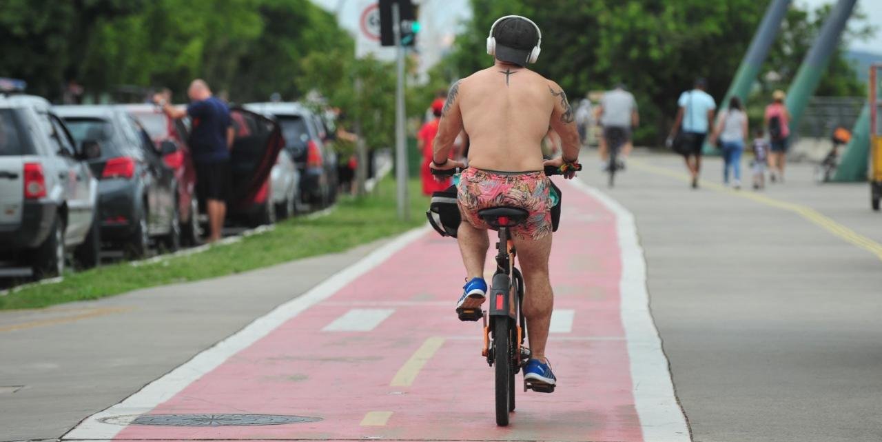 Máximas podem passar dos 35°C em cidades da região Oeste O sol e o calor seguem atuando no Rio Grande do Sul nesta segunda-feira. No começo do dia, até há […]