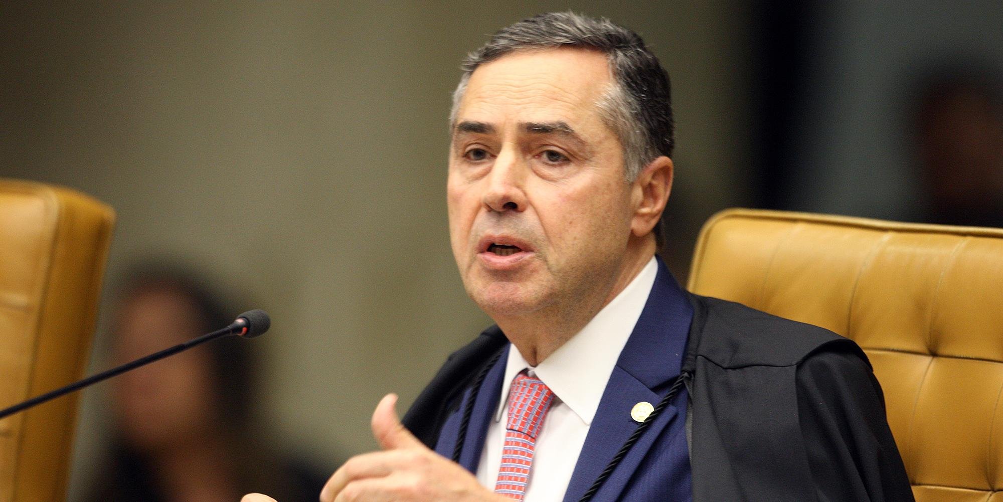 Governo federal tinha definido que viajantes poderiam entrar no país mesmo sem o documento se cumprissem quarentena O ministro do STF (Supremo Tribunal Federal) Luís Roberto Barroso determinou neste sábado (11) […]