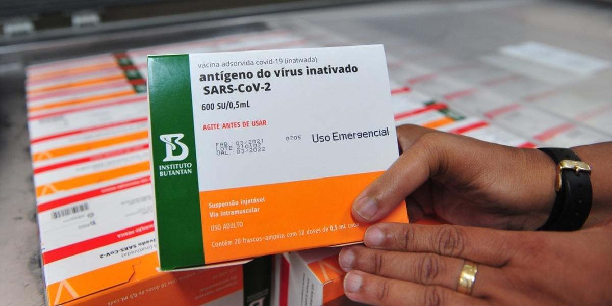 Resultado mostra maior eficácia em comparação à vacinas de mRNA Um estudo realizado por pesquisadores de universidades chinesas e publicado na última segunda-feira na revista Emerging Microbes & Infections, aponta […]