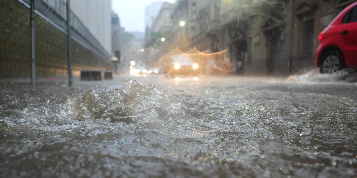 Há risco de granizo e vendavais no Estado O sol até aparece entre nuvens em algumas regiões do Rio Grande do Sul nesta terça. No entanto, ao longo do dia, […]