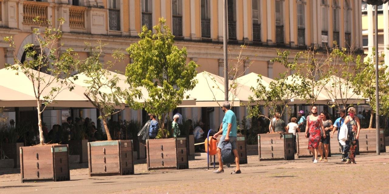 Metade Oeste deve registrar temperaturas entre 36°C e 38°C no Estado Após dias de temperatura amena, o Rio Grande do Sul voltará a enfrentar o calor nesta quinta-feira. O sol predomina […]
