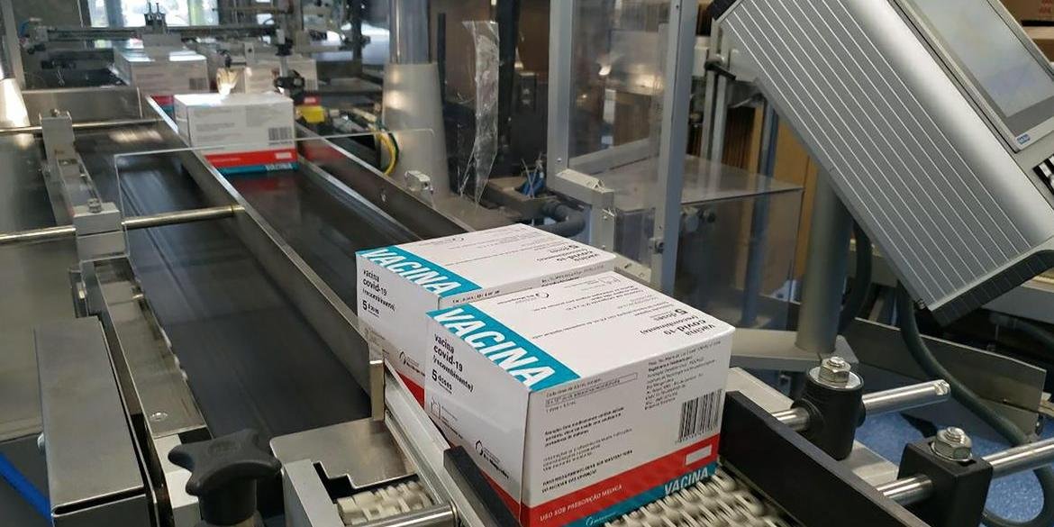 A Fundação Oswaldo Cruz (Fiocruz) liberou o primeiro lote da vacina contra a Covid-19 feita 100% no país. Fabricado em parceria com a AstraZeneca, o imunizante será entregue ao Ministério […]